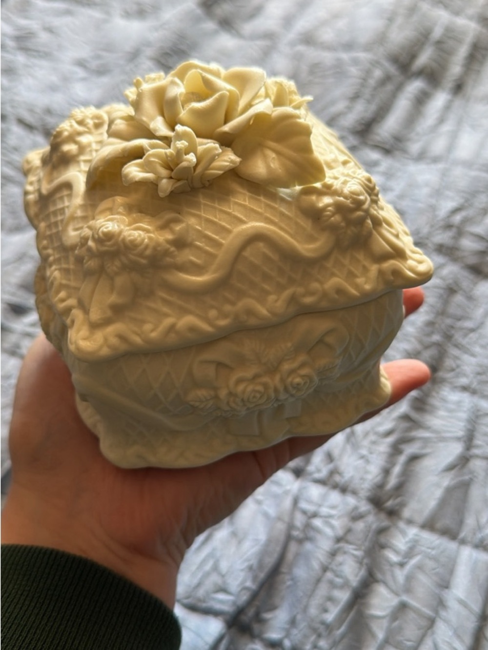 Ceramic floral and ribbon trinket box
